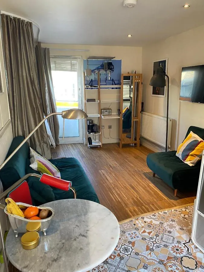 Little Brighton Beach Apartments - Also Separate Spa Cabin And Watersports