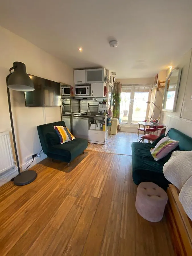 Little Brighton Beach Apartments - Also Separate Spa Cabin And Watersports