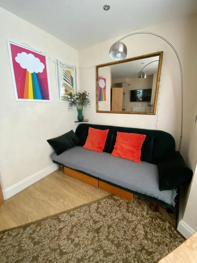 Little Brighton Beach Apartments - Also Separate Spa Cabin And Watersports