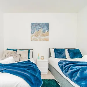 Special Offer 3 Bedroom Flat Bn32osm18 Apartment