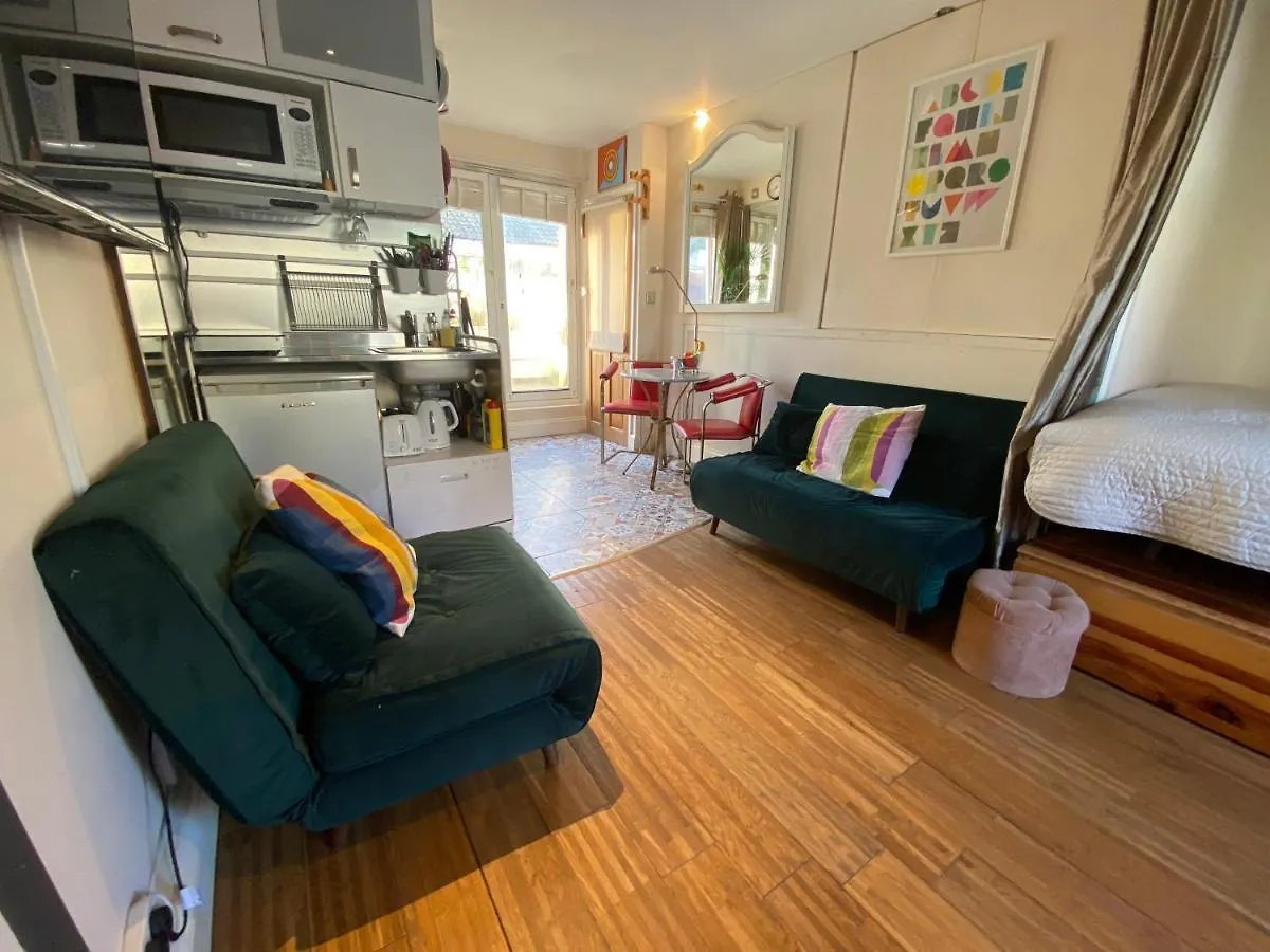Little Brighton Beach Apartments - Also Separate Spa Cabin And Watersports