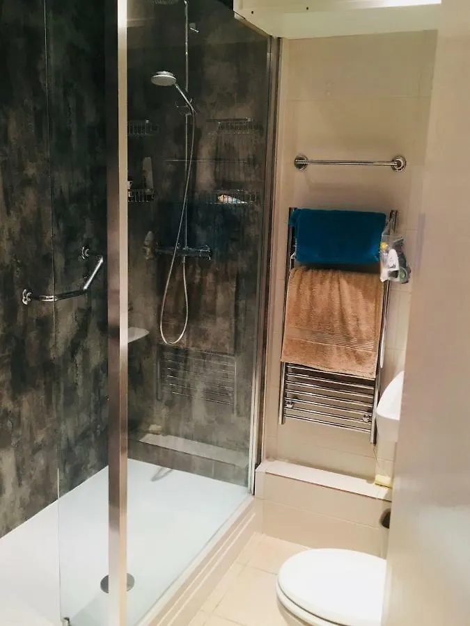 Little Brighton Beach Apartments - Also Separate Spa Cabin And Watersports