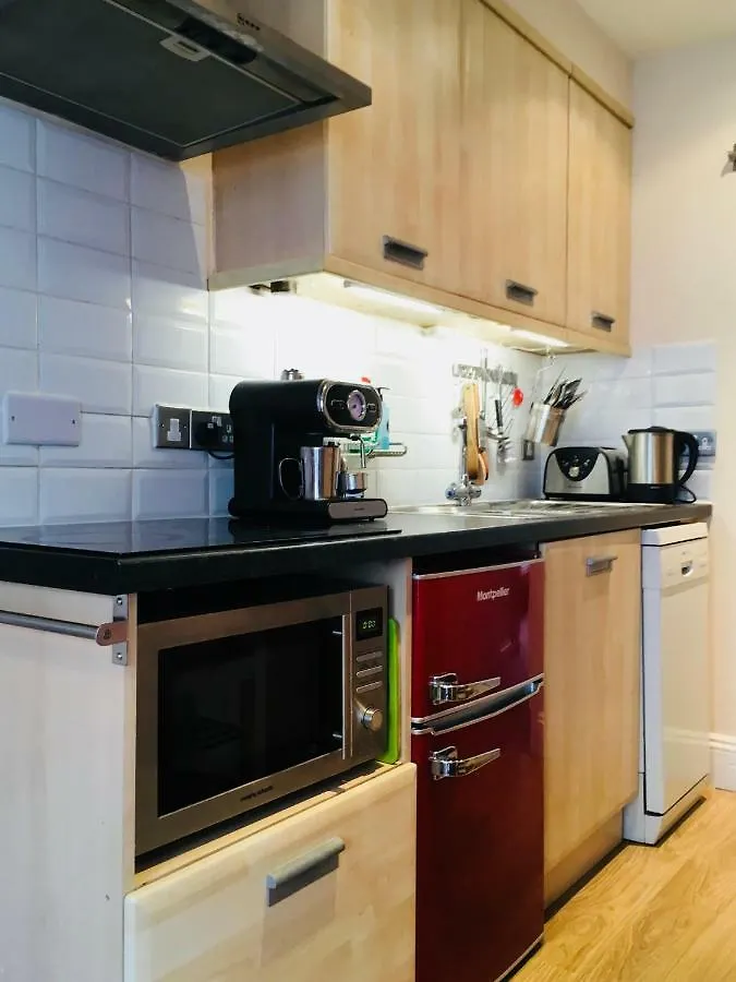 Little Brighton Beach Apartments - Also Separate Spa Cabin And Watersports