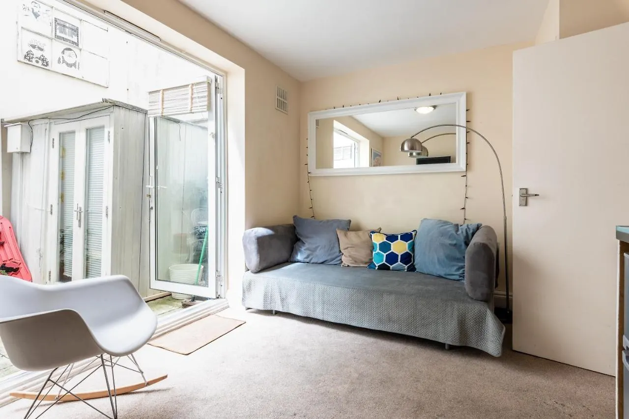 Little Brighton Beach Apartments - Also Separate Spa Cabin And Watersports 0*,